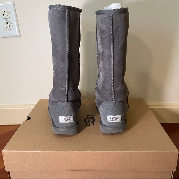 UGG Classic Tall Boot - Gray - Size 8 - Used in Box - Picture 4 of 7